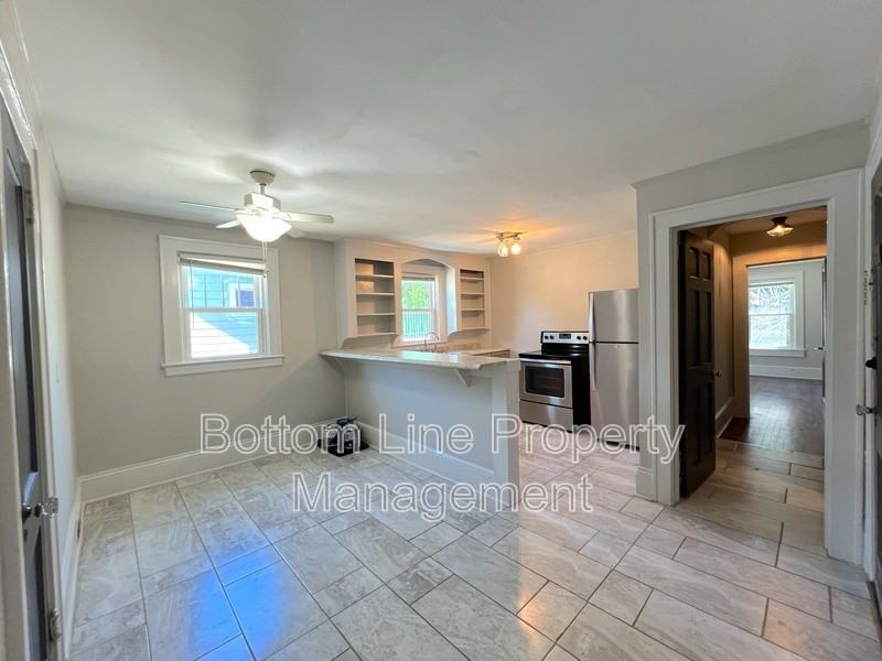 600 Hawthorne Ln #3 - Photo 5 of 15