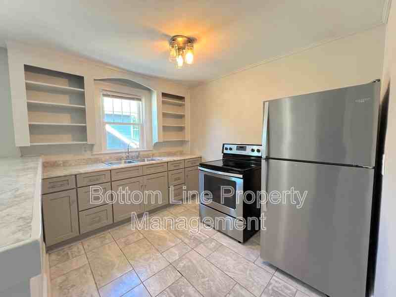 600 Hawthorne Ln #3 - Photo 6 of 15