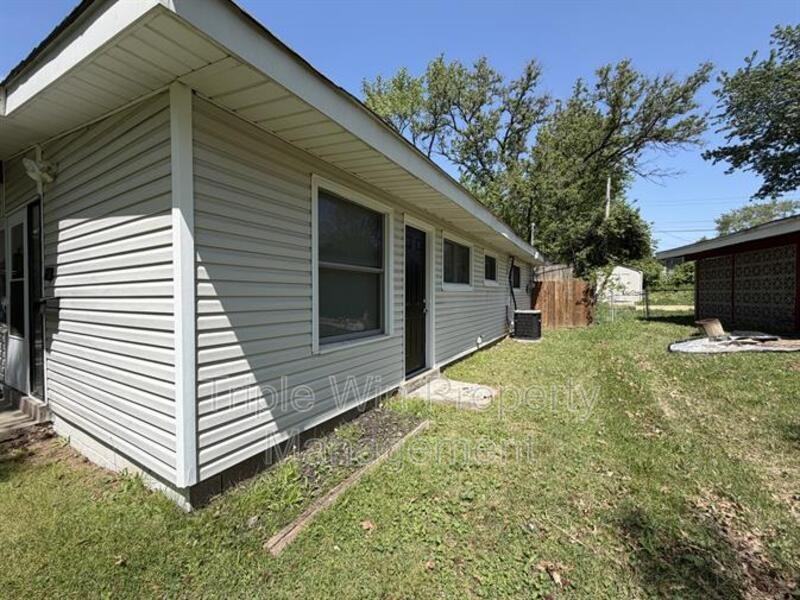 765 Bobbins Ln - Photo 2 of 25