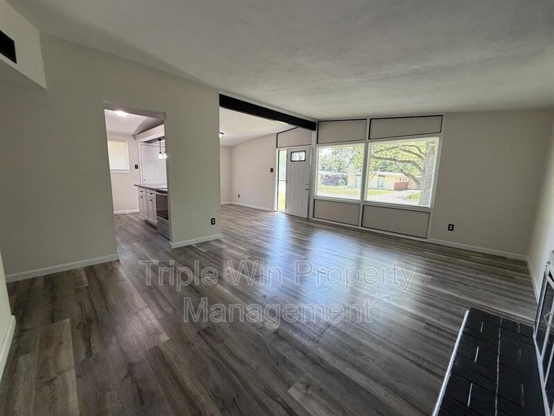 765 Bobbins Ln - Photo 5 of 25