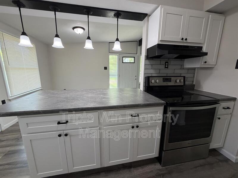 765 Bobbins Ln - Photo 6 of 25