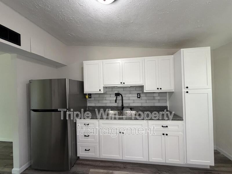 765 Bobbins Ln - Photo 7 of 25