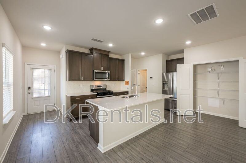 345 Timberland Ave - Photo 5 of 27