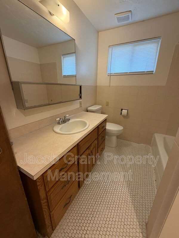 143 W Fremont Ave #3 - Photo 5 of 10