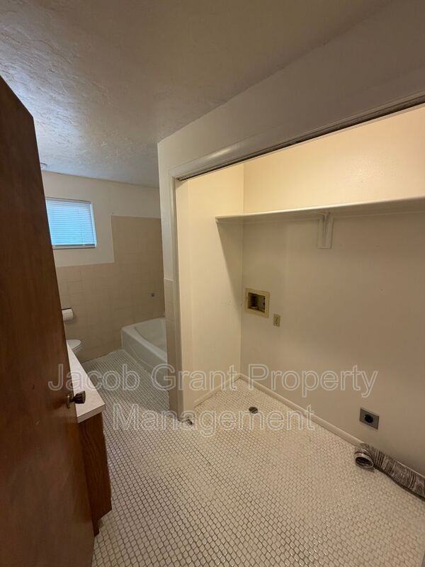143 W Fremont Ave #3 - Photo 6 of 10