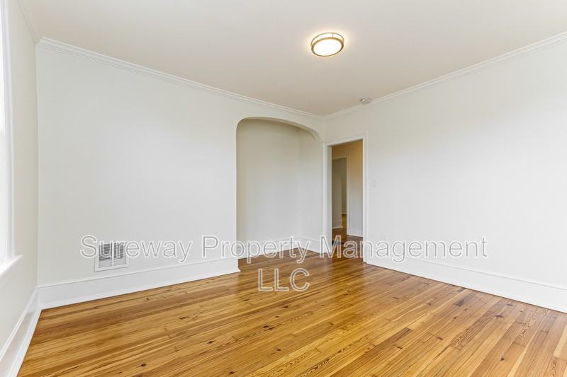 114 Walnut St - Photo 3 of 20