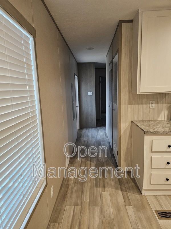 16 English Village Park - Photo 4 of 12