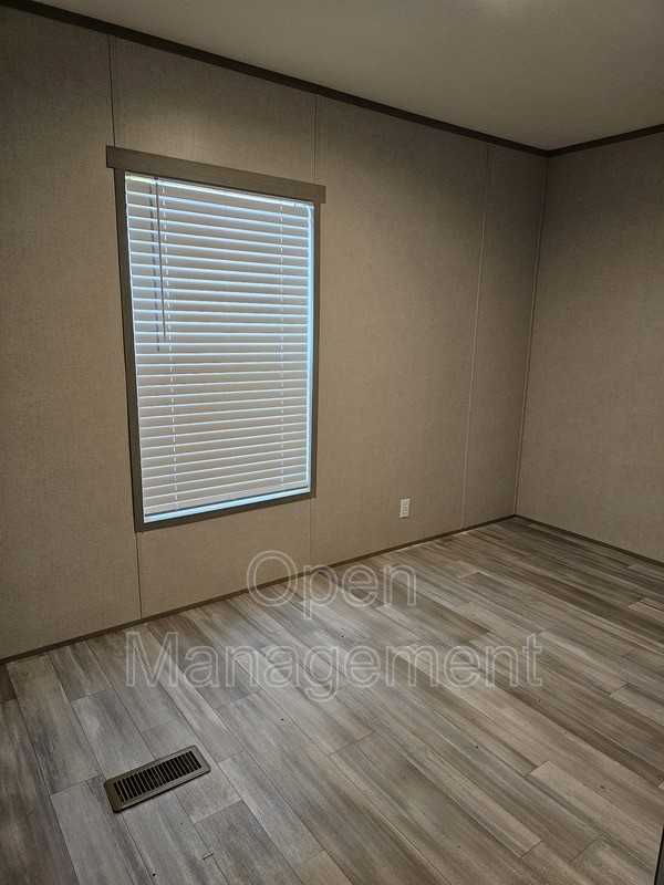 16 English Village Park - Photo 5 of 12