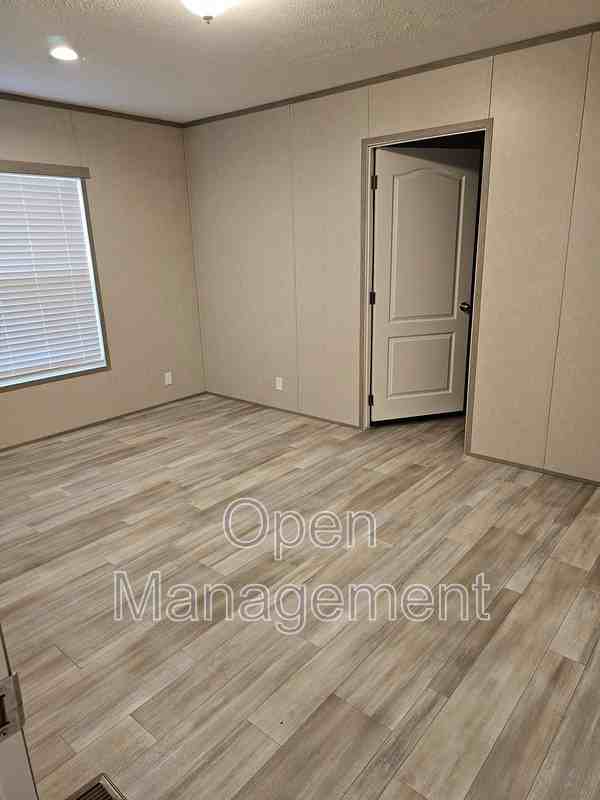 16 English Village Park - Photo 6 of 12