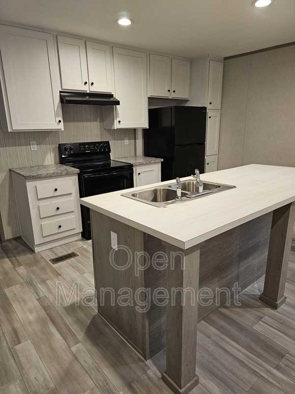 16 English Village Park - Photo 7 of 12