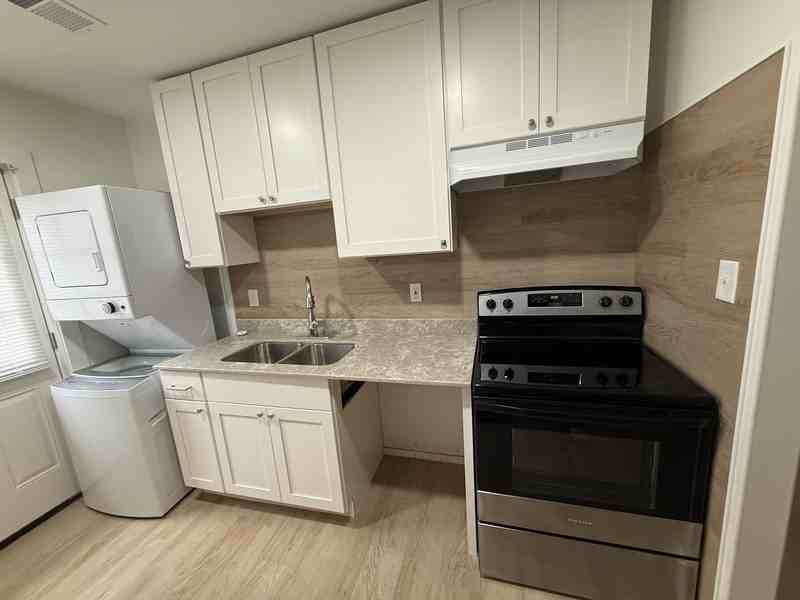 940 N Hollywood St #940 - Photo 3 of 24