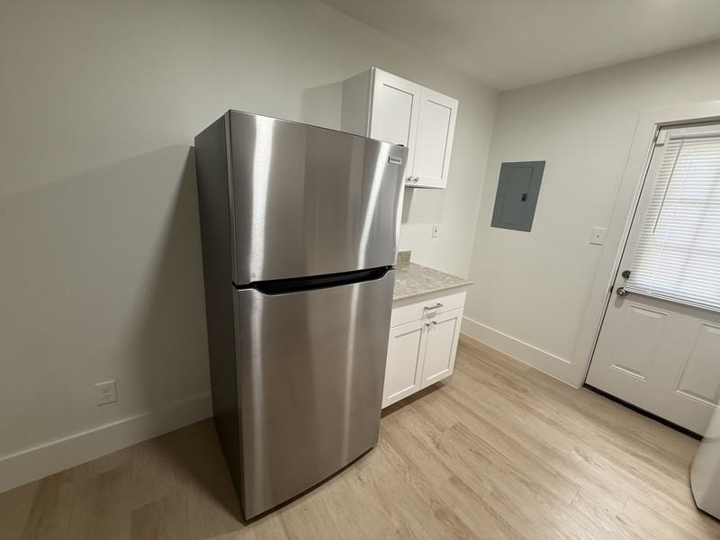 940 N Hollywood St #940 - Photo 5 of 24