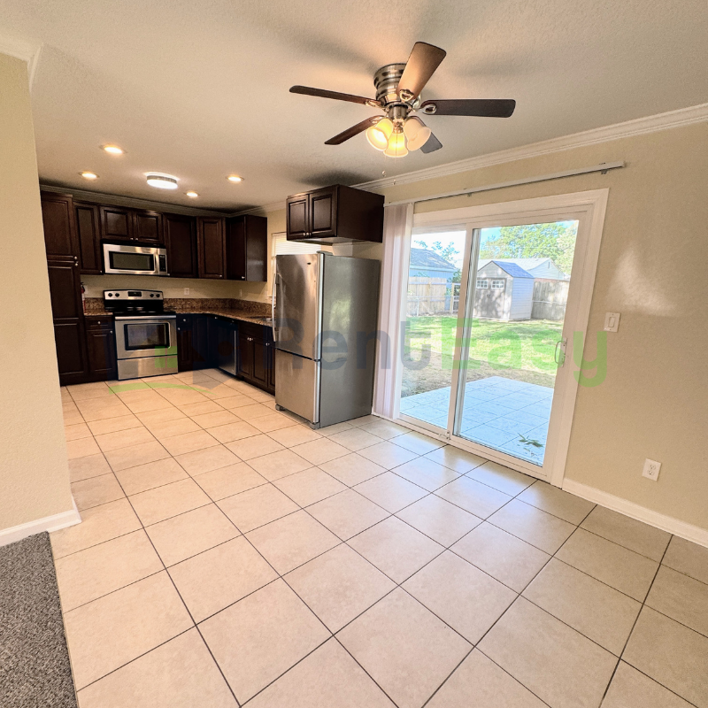 949 Redwood Cir - Photo 4 of 25