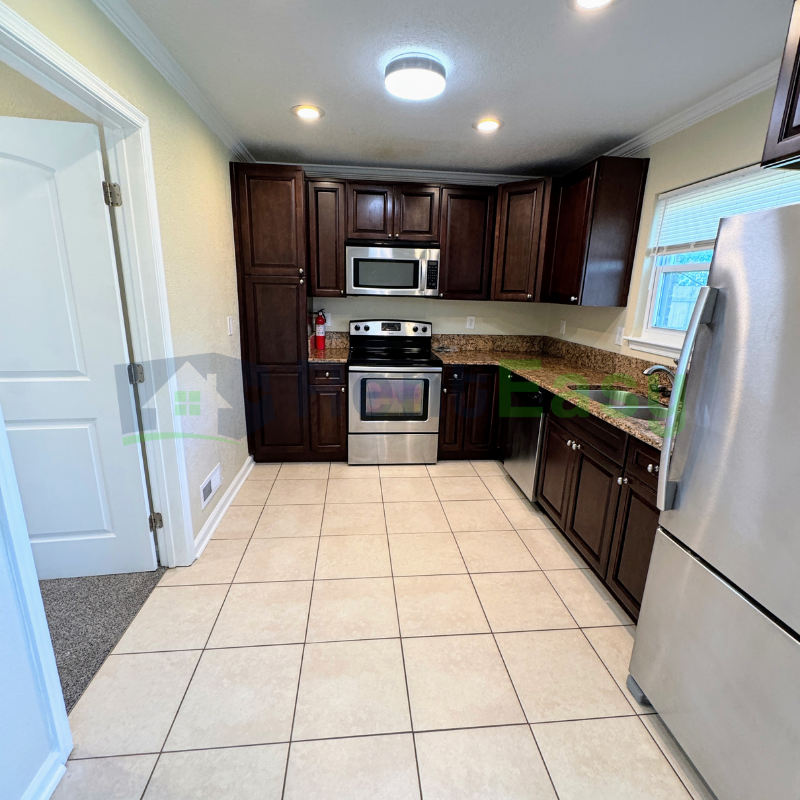 949 Redwood Cir - Photo 5 of 25