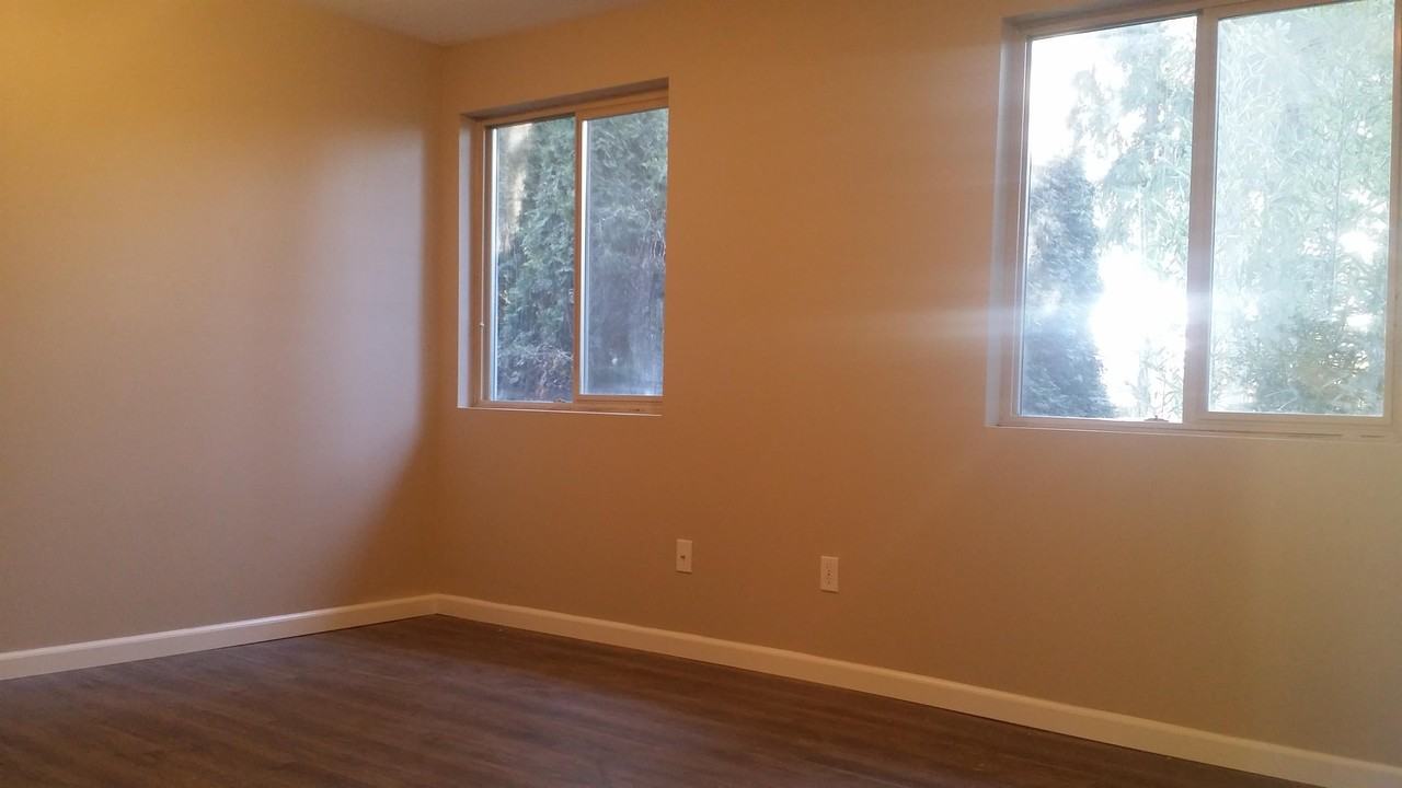 19057 Cedardale Road - Photo 3 of 7