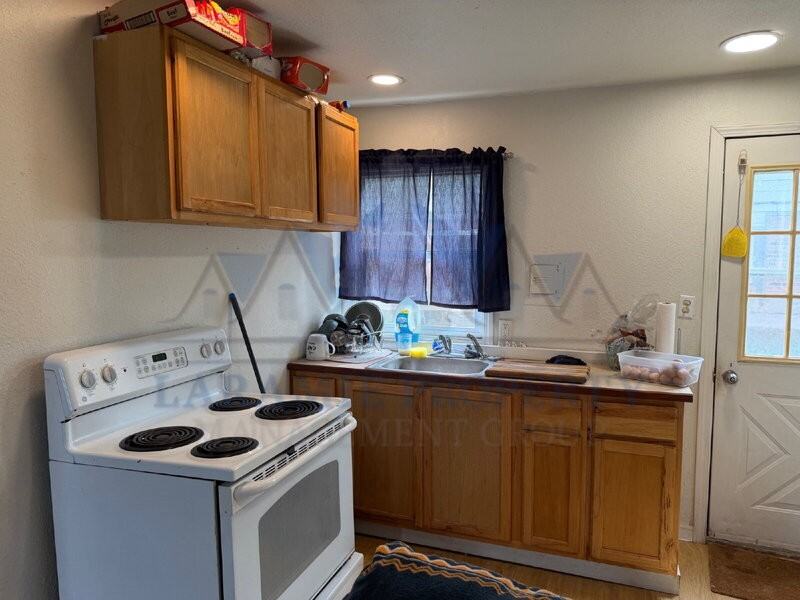 569 N 13th St - Photo 2 of 9