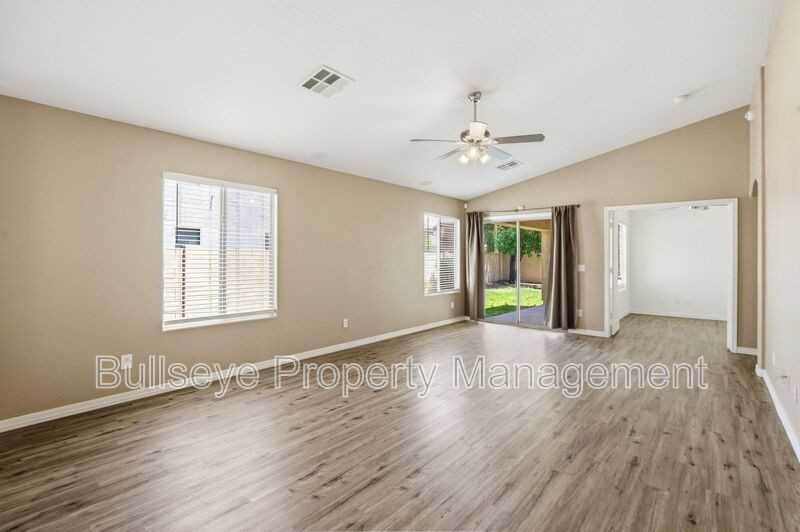 21069 N Jocelyn Ln - Photo 4 of 35