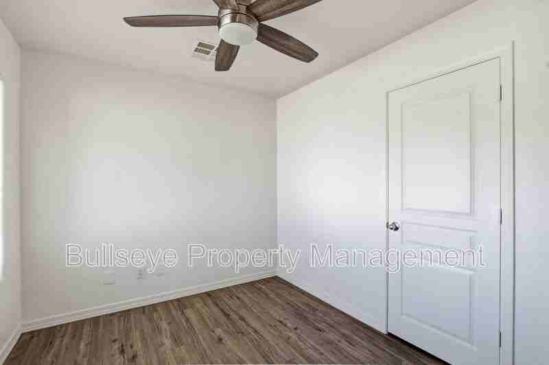 21069 N Jocelyn Ln - Photo 7 of 35