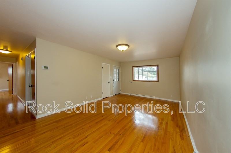 1622 Oxford Dr - Photo 4 of 41