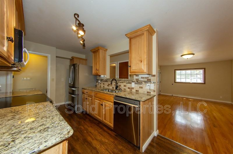 1622 Oxford Dr - Photo 6 of 41