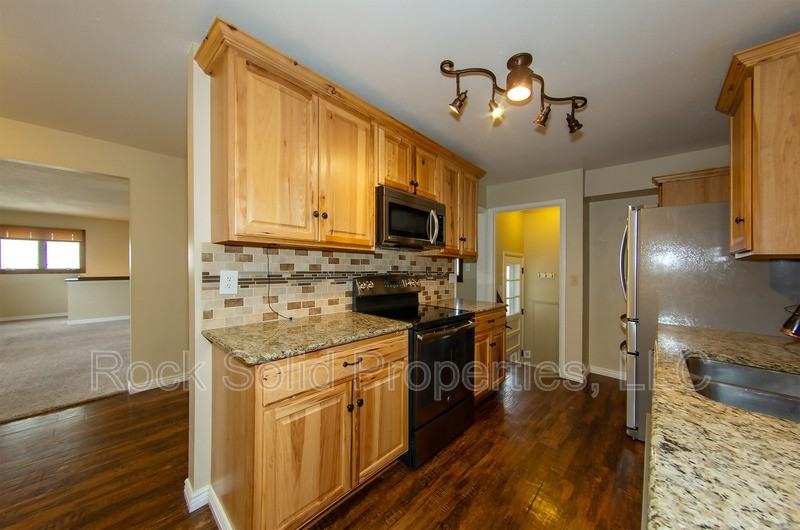 1622 Oxford Dr - Photo 7 of 41