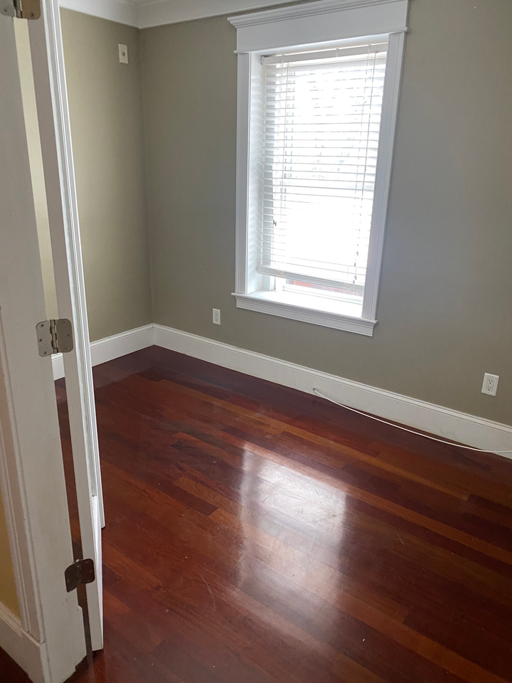 E Broadway #4 - Photo 4 of 5