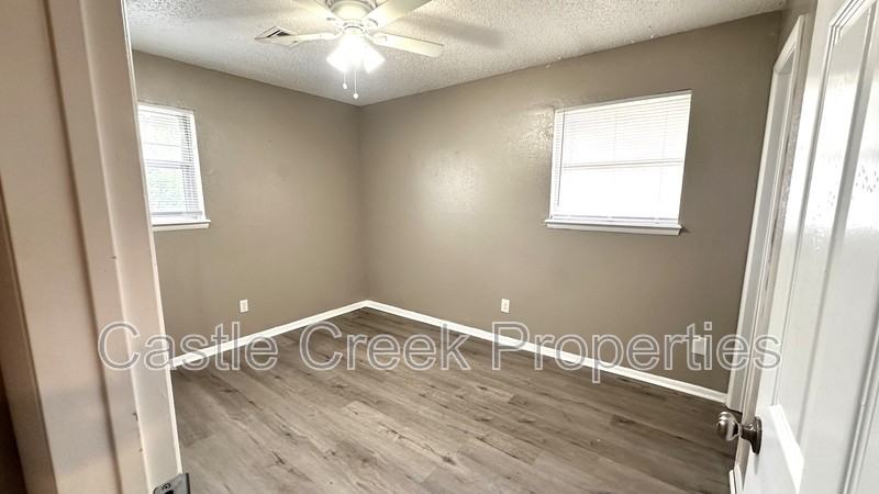 1803 Fox Ave - Photo 6 of 12