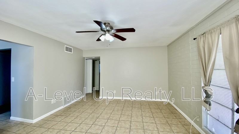 2509 E Cochise Vis - Photo 2 of 11