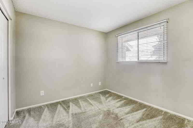 921 E Campus Dr - Photo 4 of 26