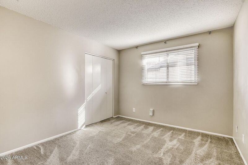 921 E Campus Dr - Photo 7 of 26