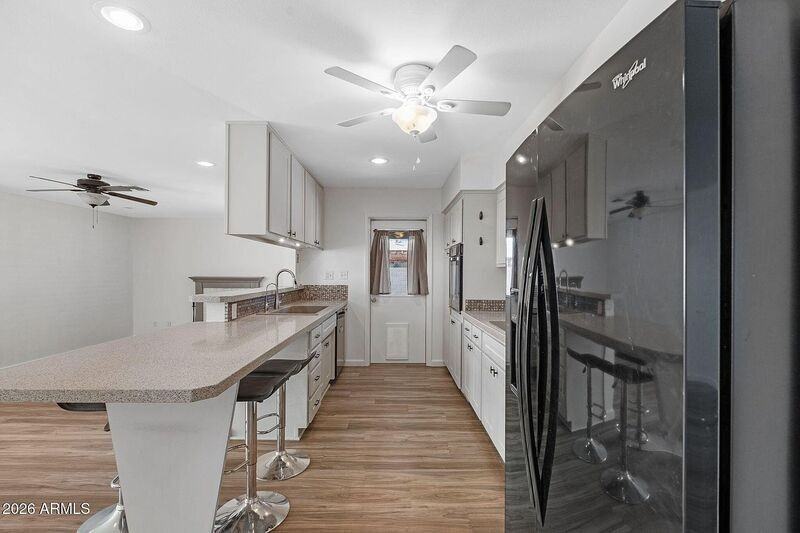 2137 E Apollo Ave - Photo 5 of 34