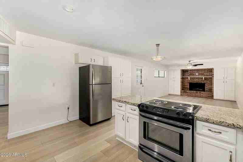 220 E Mckinley St - Photo 2 of 35