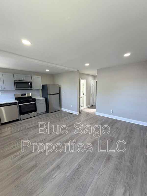 1012 Burnside Rd - Photo 4 of 17