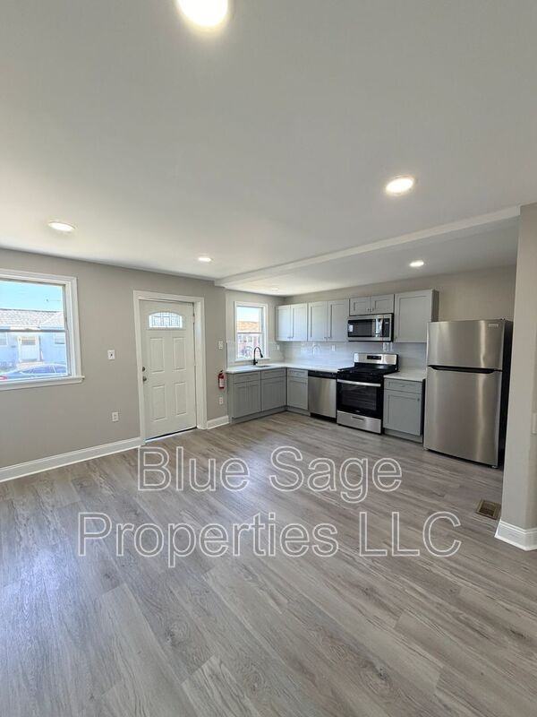 1012 Burnside Rd - Photo 5 of 17