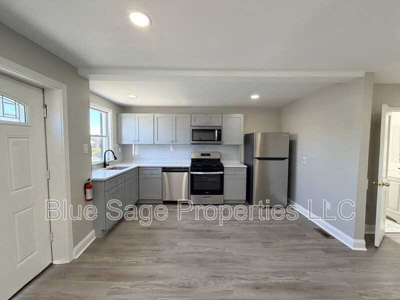 1012 Burnside Rd - Photo 6 of 17