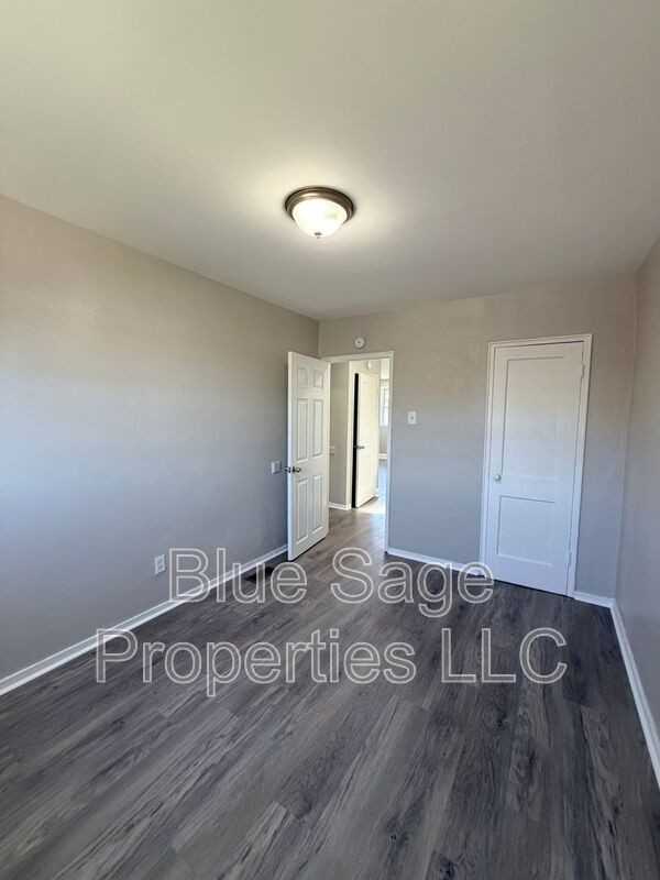 1012 Burnside Rd - Photo 7 of 17