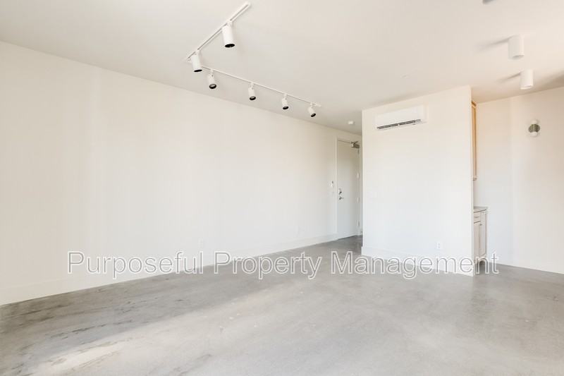 934 Hangar Dr - Photo 7 of 30