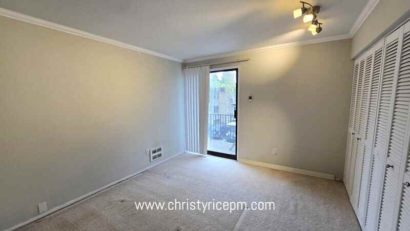11010 Ne 68th St #627 - Photo 6 of 16