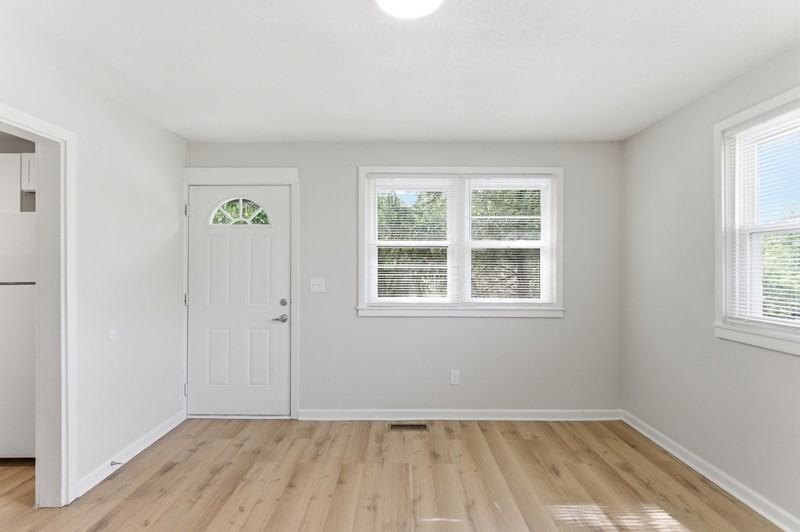 297 S Benedict Ave - Photo 2 of 10