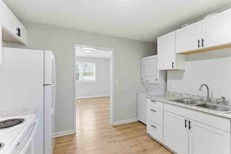 297 S Benedict Ave - Photo 7 of 10