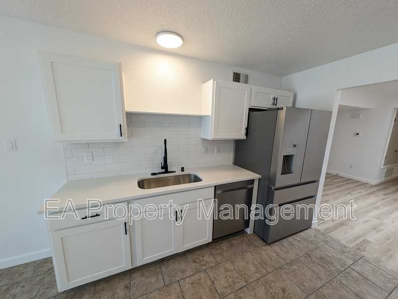 3301 Schumacher St Nw - Photo 5 of 20