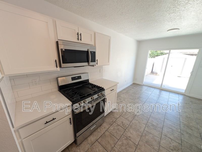 3301 Schumacher St Nw - Photo 6 of 20