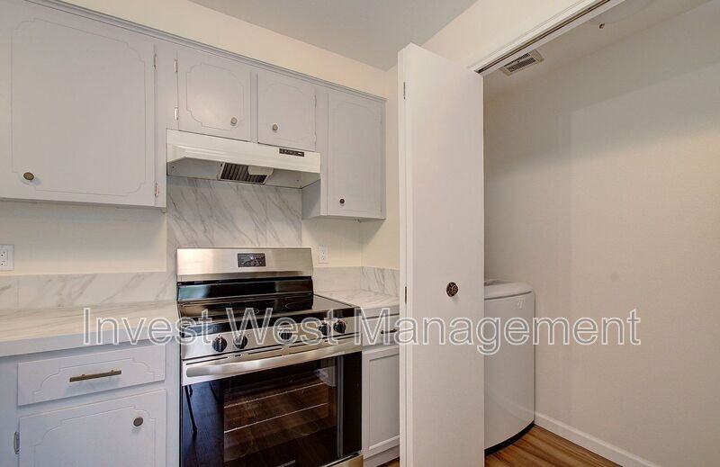 2920 - Photo 2 of 42