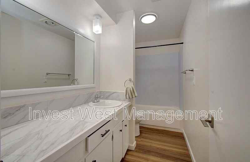 2920 - Photo 4 of 42