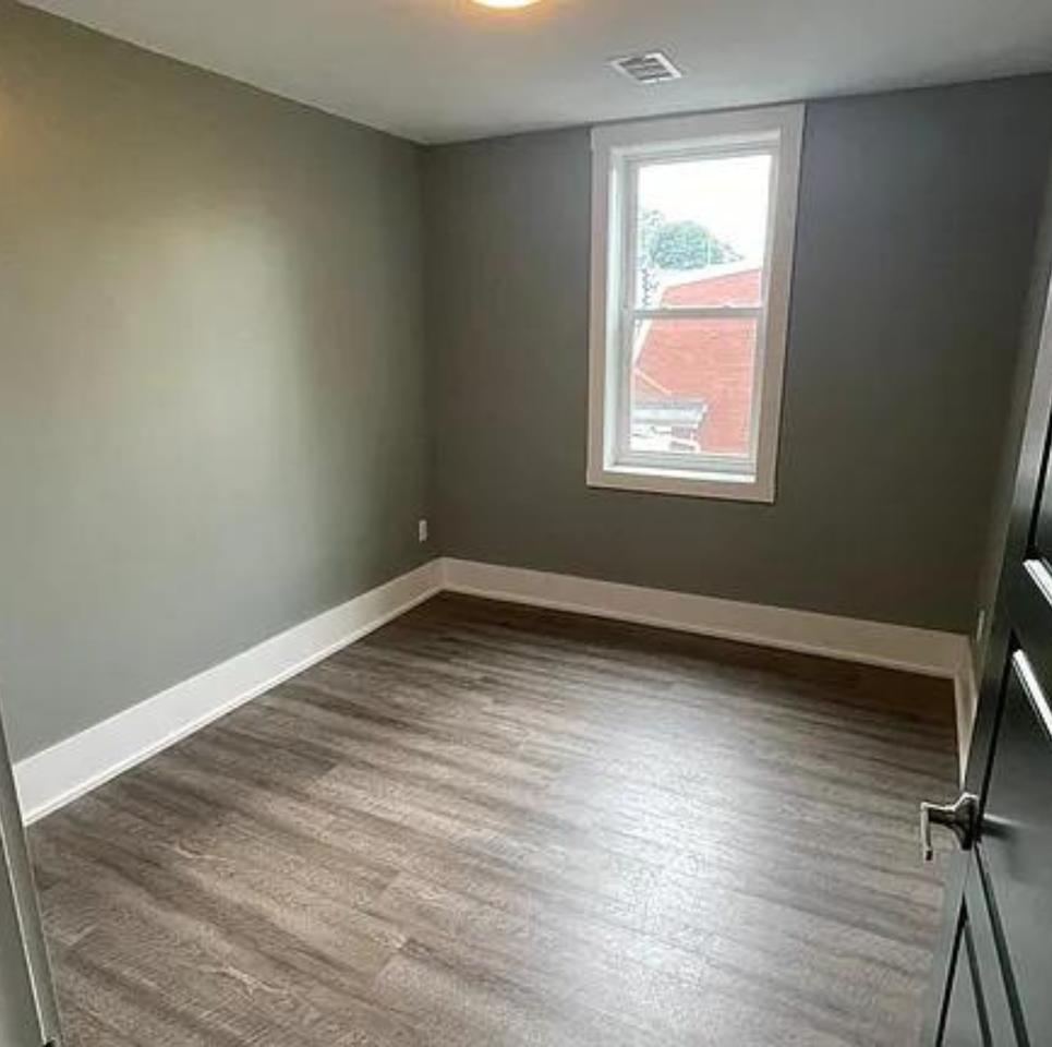 1656 Broadway Avenue #202 - Photo 6 of 9