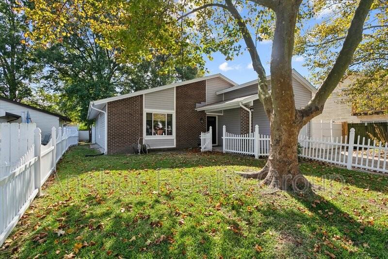 630 Orangewood Dr - Photo 3 of 46
