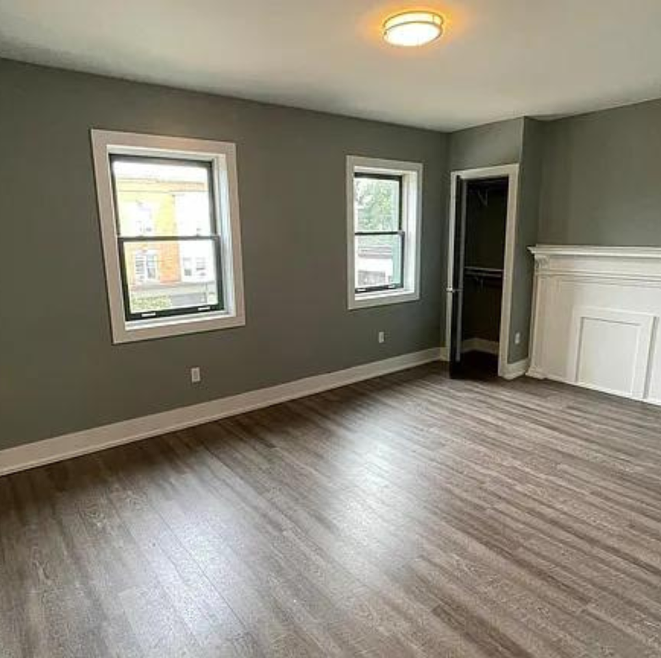 1656 Broadway Avenue #202 - Photo 4 of 9