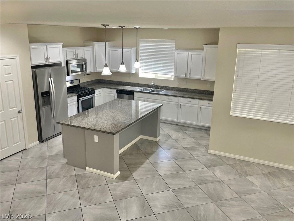 105 Duckhook Ave - Photo 4 of 26