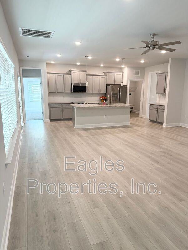 208 Bay Hill Dr - Photo 6 of 17