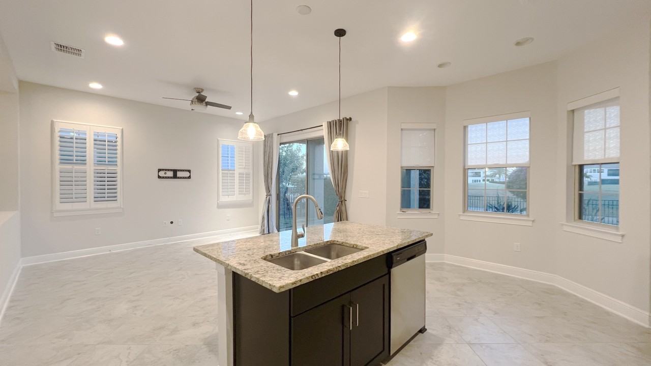 13147 Woodford St #1 - Photo 5 of 29